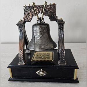 Rare Liberty Bell Transistor (am) Battery Operated Desktop Radio Tested Working